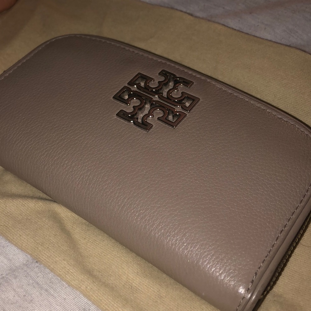 Tory Burch Zip Around Wallet